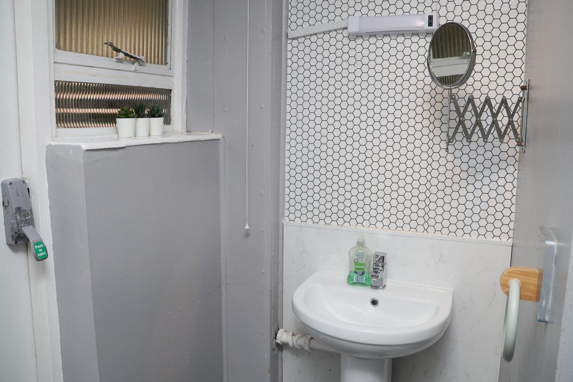 Superb 3 Bedroom Flat In Stafford Dış mekan fotoğraf